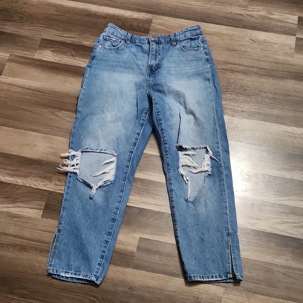 Versona Distressted Ankle Cropped Jeans Size 10 Inseam 25'